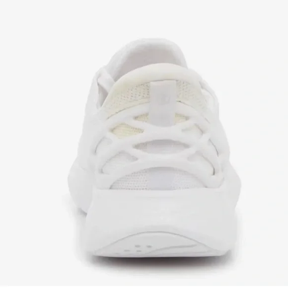 Kizik Athens Hands-Free Sneaker in White Size Women 7 / Men 5.5 - Picture 4 of 16